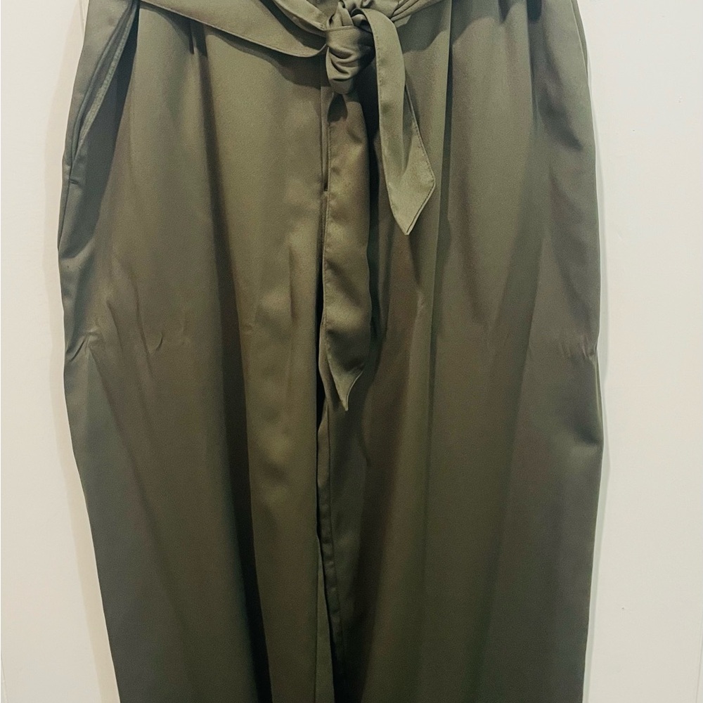 Abercrombie & Fitch Green Chinos with Relaxed Fit